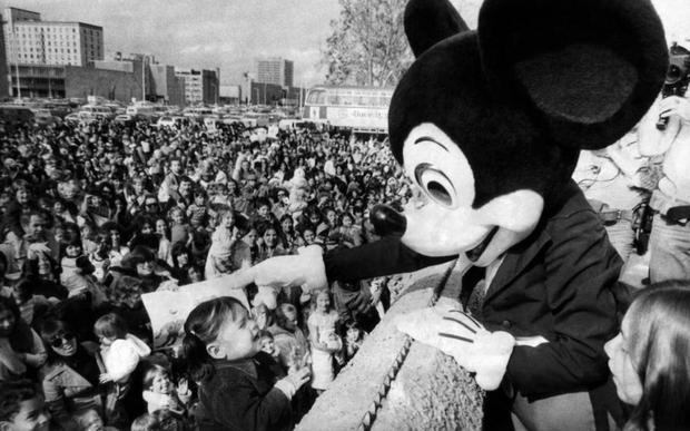 When Disneyland is now only for the rich: Ticket prices reach more than 27 million and the bloody lesson `To reach the top, you will have to be ruthless` 1